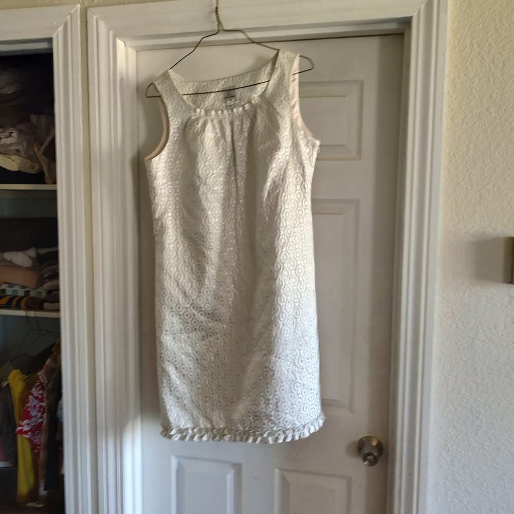 Mid length white with silver thread detailing size 14. Brand is Sarah Campbell.